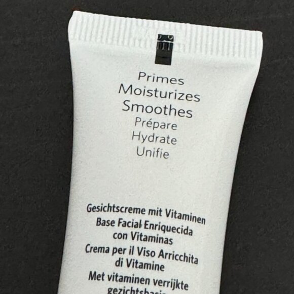 Bobbi Brown Vitamin Enriched Face Base - Picture 7 of 16